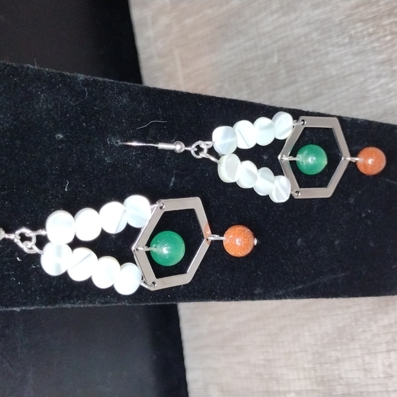 🦋🏵️🦋Holiday Earrings - Picture 7 of 7